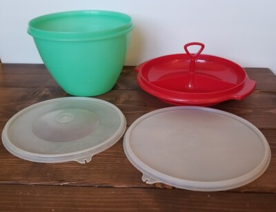 Lot of 2 Tupperware Crisp-It Bowl 679-8 and 3 Section Suzette 608-3 Both w/ Lids