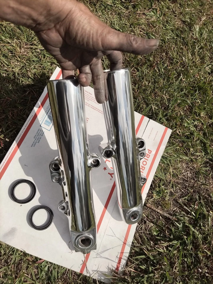Harley Road King OEM 2014 -2023 POLISHED Fork Legs NEW SEALS NO EXCHANGE SALE - Image 4 of 4
