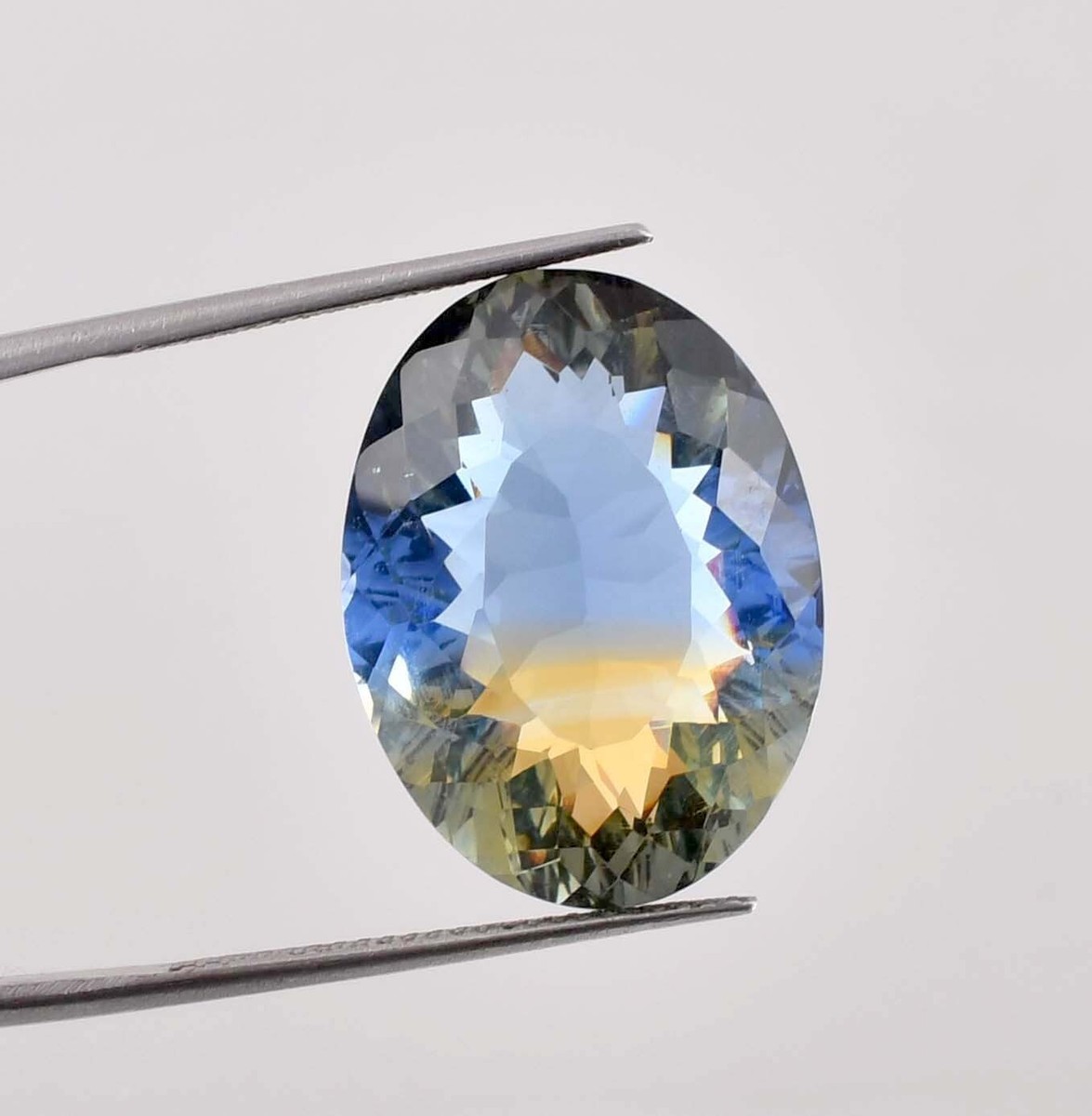 Flawless 21 x 16 MM Natural Bi-Color Sapphire Gemstone 18.40 Ct