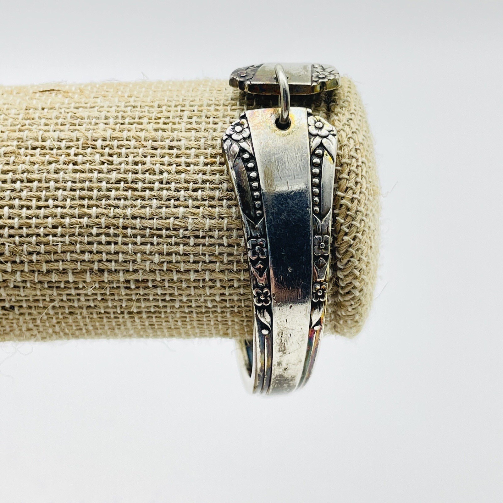 ONEIDA Signed Silver Tone Hinged Bangle Bracelet … - image 6