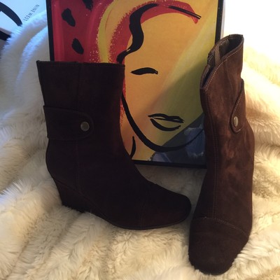 khombu britney wedge boot