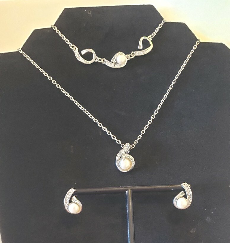 Faux Pearl Silver-tone Jewelry Set with Necklace Earrings Bracelet Anklet NWT-image