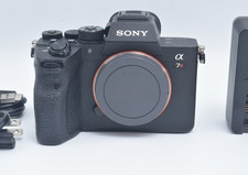 SONY ILCE-7RM4 a7R IV 61MP Spiegellose Kamera Body [Auslösungen 19.917]...