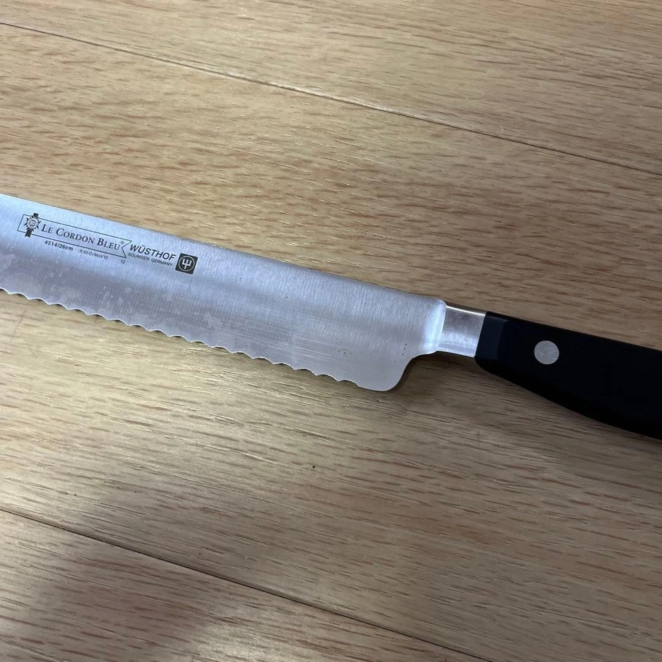 Wüsthof Cordon Bleu 28cm Wavy Bread Knife with Blade Cover Used - Image 4 of 4