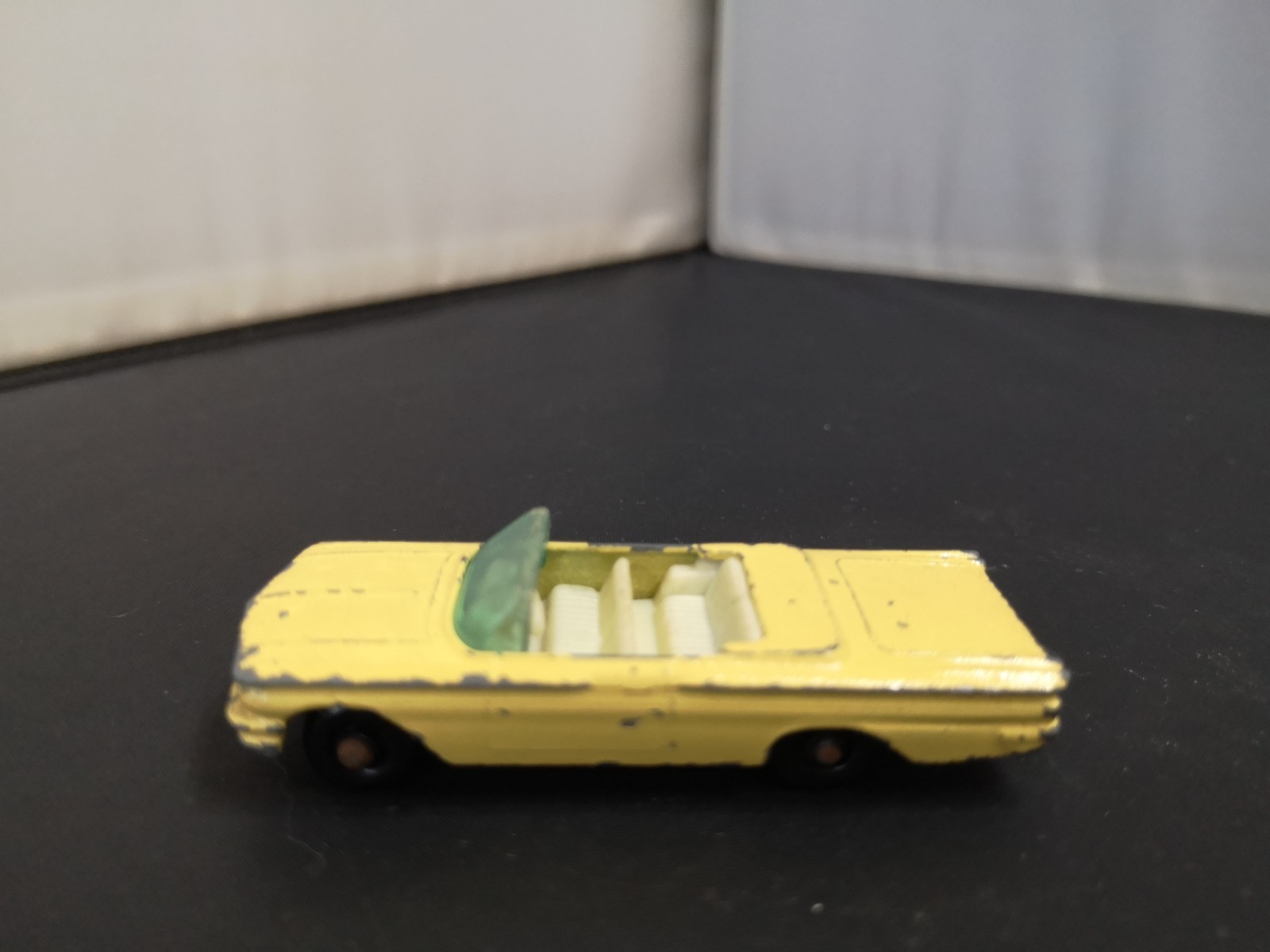 MATCHBOX - N°39 - PONTIAC CONVERTIBLE - BLACK BASE & GRAY