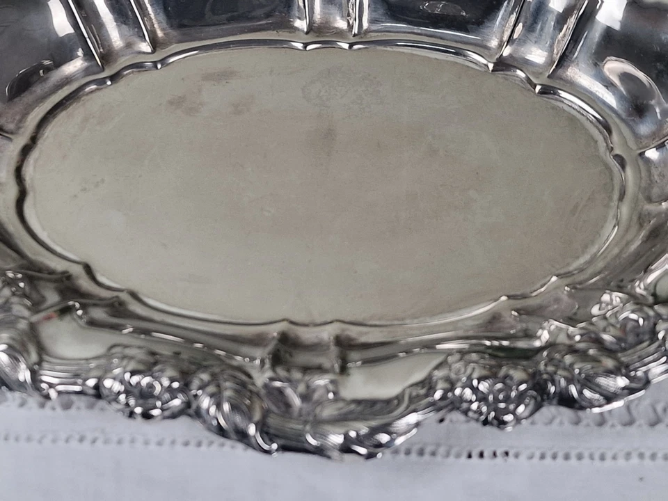 Plato de plata vintage ornamentado ovalado diseño barroco rococó Foto 3 de 4
