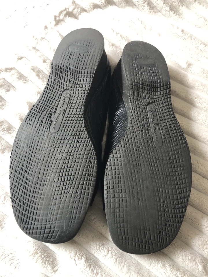 Сандалии-шлепанцы Salvatore Ferragamo черные Patent Narni размер 6 B Италия - Изображение 2 из 4