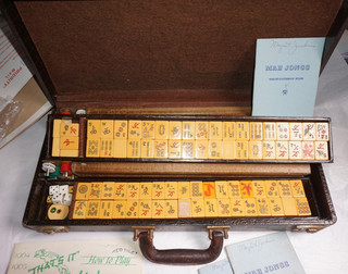 VINTAGE MAH JONGG SET CONTROL GENUINE CATALIN BAKELITE 150 TILES