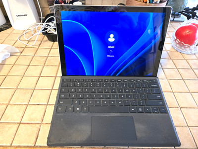 Microsoft Surface Laptop I7 7660U 2.50GHz 8GB RAM Win11   Damaged LCD Parts Only