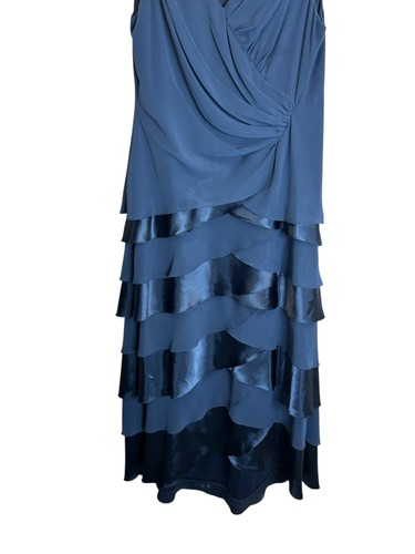 Maxi Vestido Formal Azul En Niveles De Colección Sin Mangas En Niveles Satén Rouching Talla 8 HoCo Y2K - Imagen 4 de 10