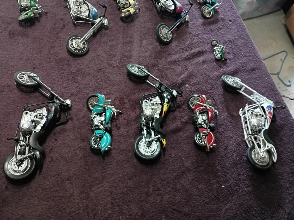 Maisto West Coast Choppers Diecast Motorcycles Harley Davidson Jesse James Lot - Image 3 of 4