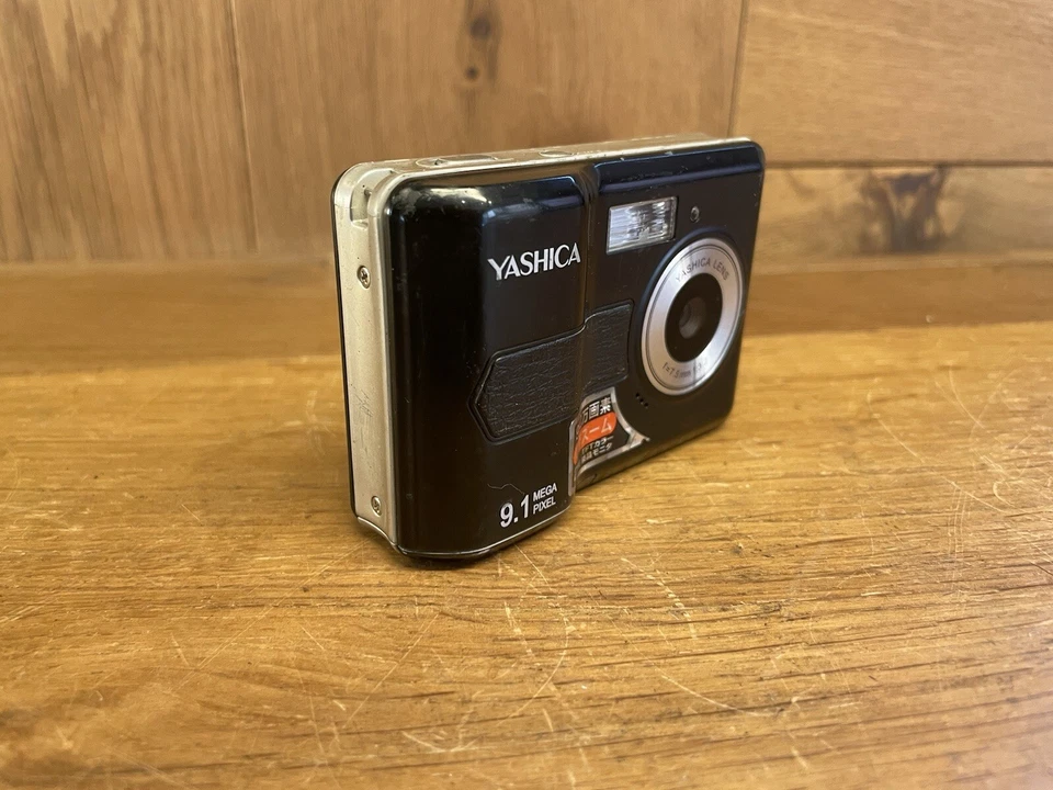 *Rare : Exc+5* Yashica EZ-F924 9.1MP Compact Digital Camera AA Battery From JPN - Image 3 of 4