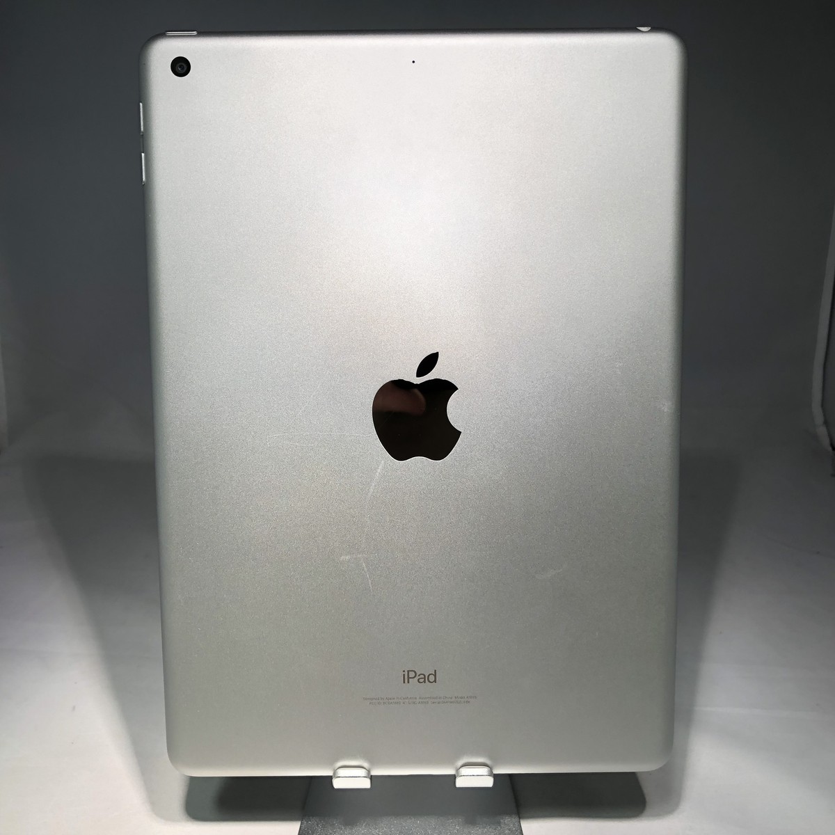 Apple iPad 6th Generation 32GB Silver WiFi Good Condition
