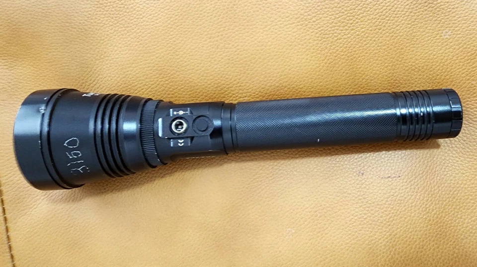 Lanterna recarregável EAGTAC Turbo SX25L2 feixe ajustável, 4 modos, bom estado - Imagem 3 de 4