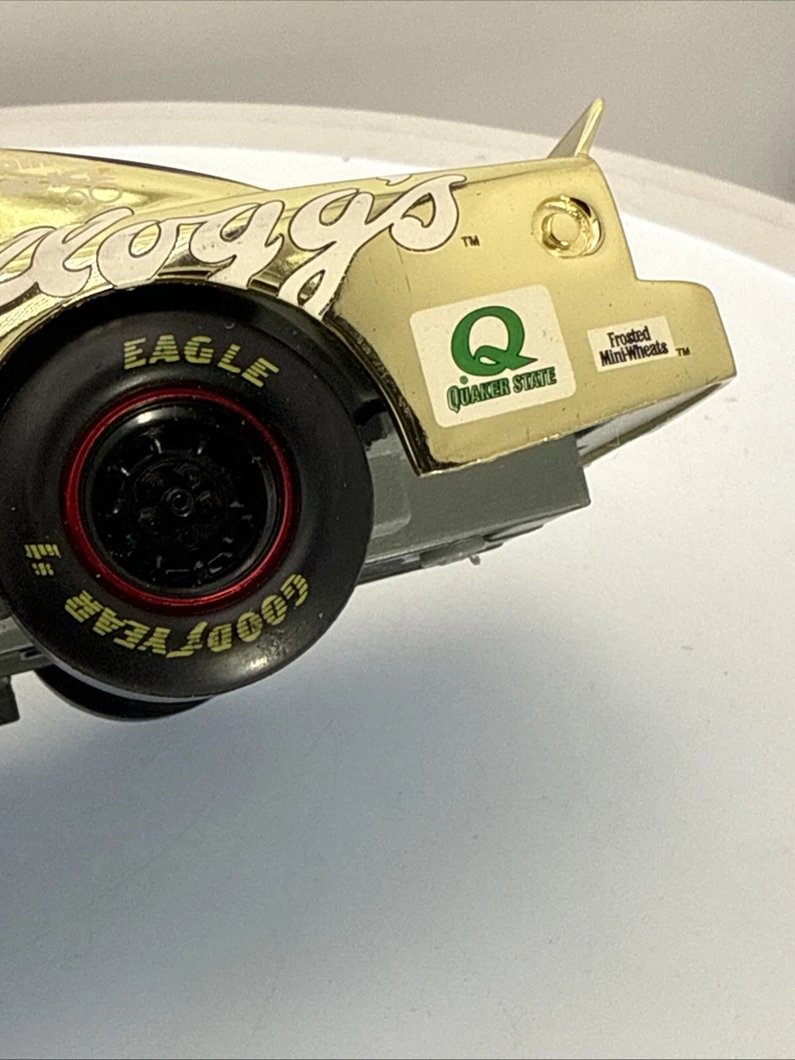 Coche de carreras NASCAR 1:24 dorado cromado fundido a presión modelo 1999 Terry Labonte Foto 3 de 4