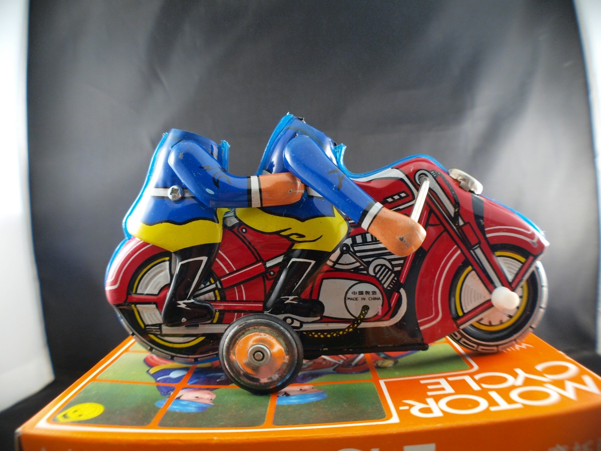 JOUET EN TÔLE tricycle avec enfant. Moteur à clé. EUR 17,00 - FR