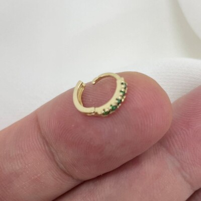 Echte 9 kt Gelbgold Smaragd Grün CZ Einzel Knorpel Creolen Ohrring Huggies
