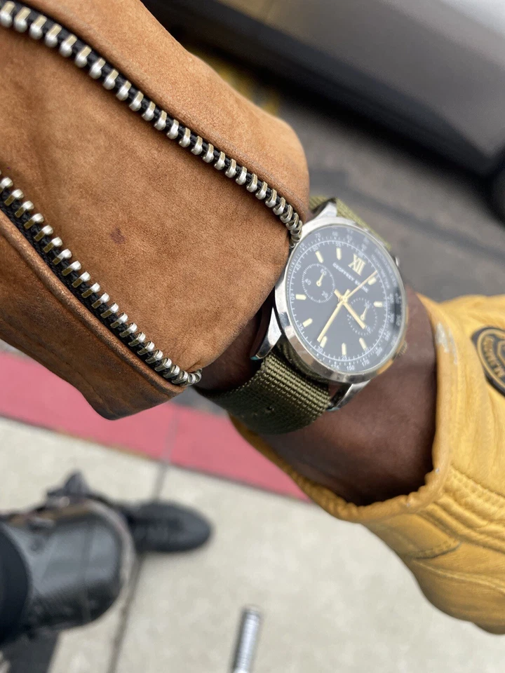 Reloj Geoffrey Beene para hombre con una nueva hermosa correa Nolan verde militar. Correr  Foto 2 de 4