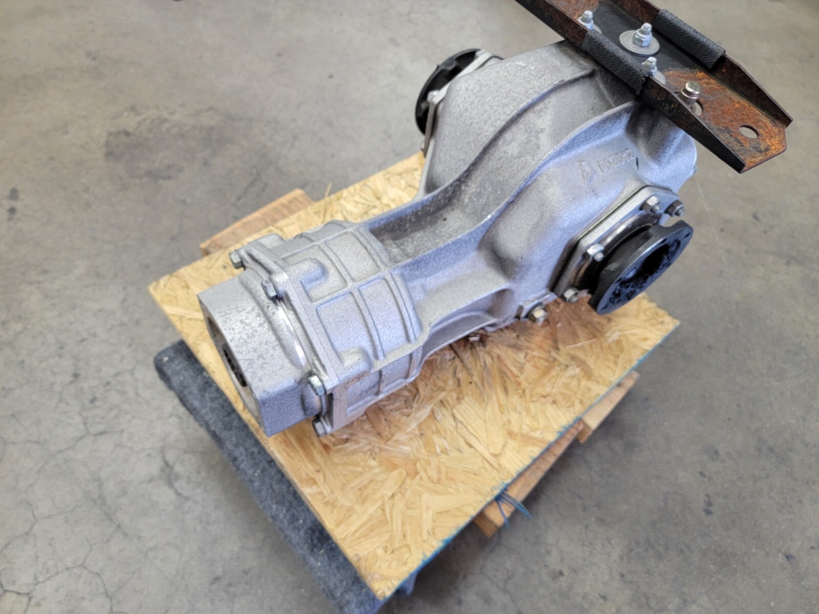 LAMBORGHINI MURCIELAGO FRONT DIFFERENTIAL AXLE CARRIER OEM 45Y7Q1470 2007 LP640