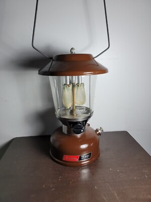 Coleman lantern model 275 5/76 May 1976 complete with globe