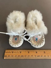 ANTIQUE VTG BEADED WHITE LEATHER FUR TRIM BABY MOCCASIN BOOTIES