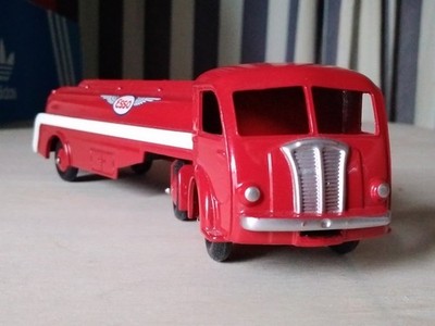 Für Spielzeug-Liebhaber ! Ersthand Esso Tank-Sattelschlepper Metall 18 cm
