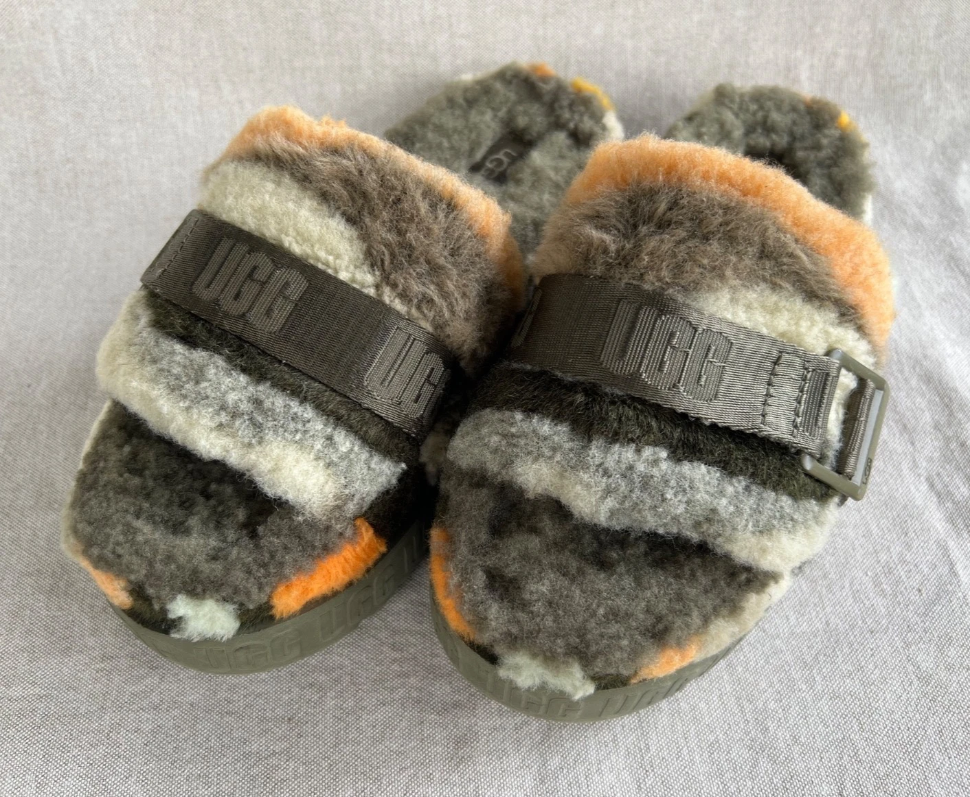 SANDALI UGG CALI COLLAGE FLUFFITA PELLE DI PECORA LANUGINE PLATEAU US 8 EUR 39 donna