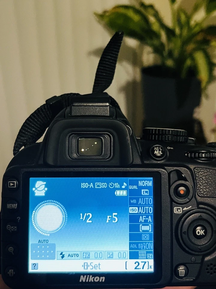 Nikon D3100 Digital SLR Camera with 18-55mm VR Lens Complete Kit - Image 2 of 4