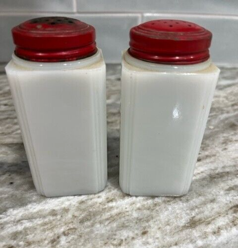 Milk Glass Salt Pepper Set With Tipp City Scottie Dog Decals Vintage - Picture 3 of 4