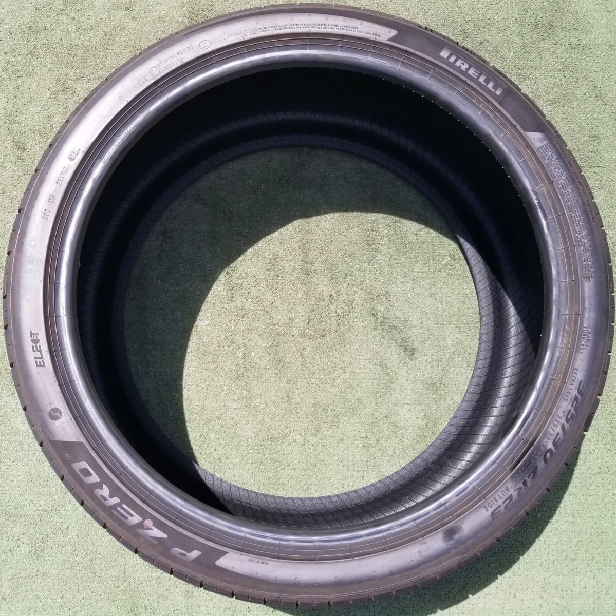 325/30R23 Pirelli P Zero PZ5 Elect Tire L1 Lamborghini Urus SE 325