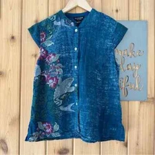 Citron Size Medium Floral Koi 100% Silk Cap Sleeve Button Down Top