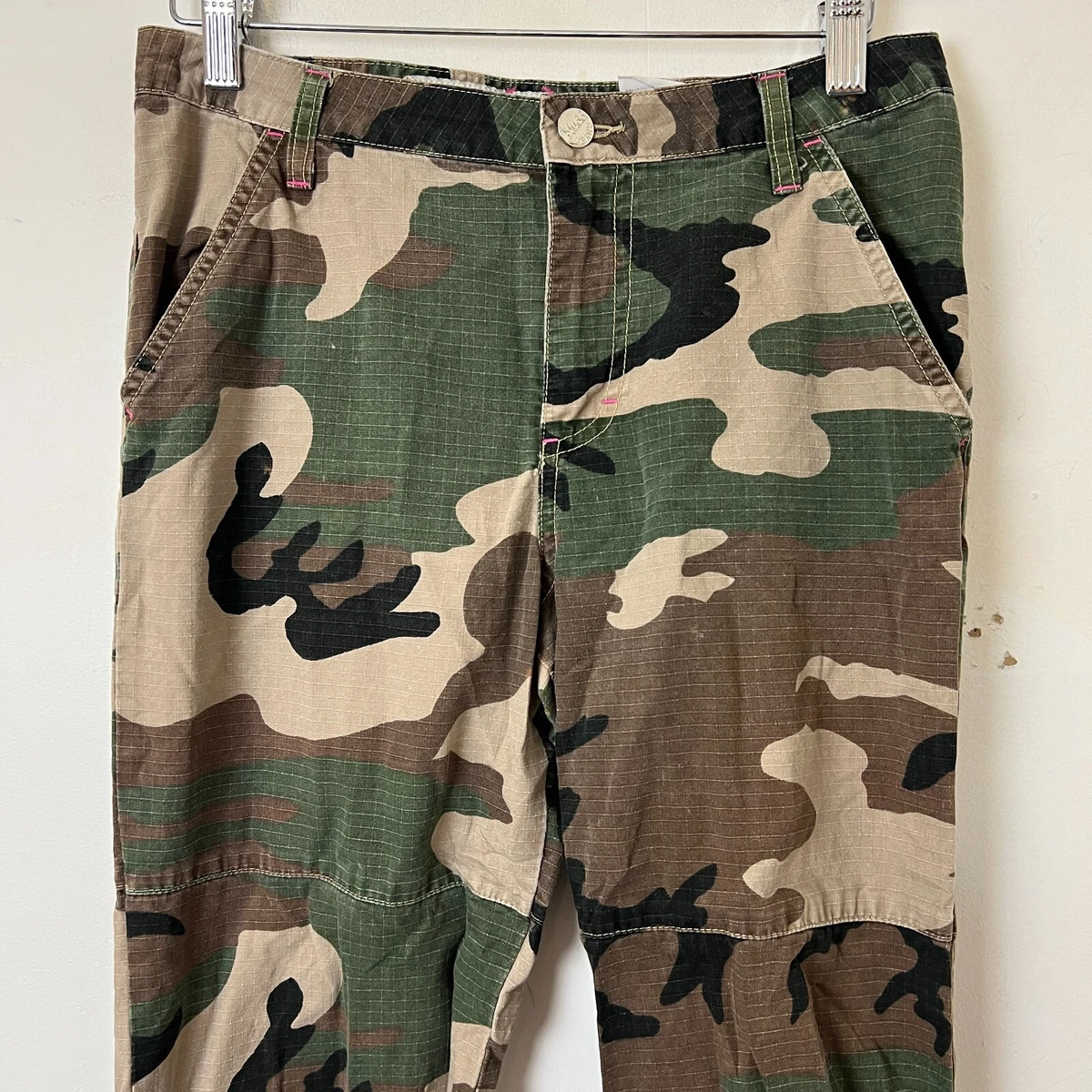 Womens camo hotsell capri pants