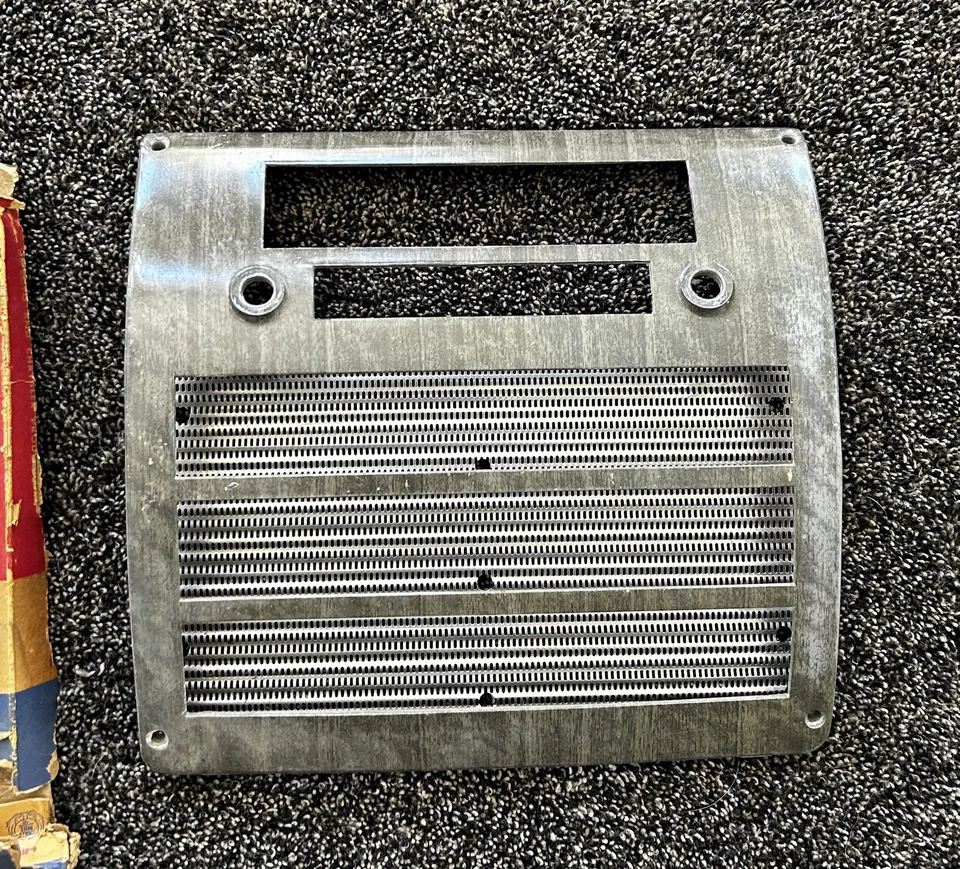 Paquete de rejilla de radio Plymouth Concord Cambridge Cranbrook 1951-1952 1384374 nuevo en stock Foto 4 de 4