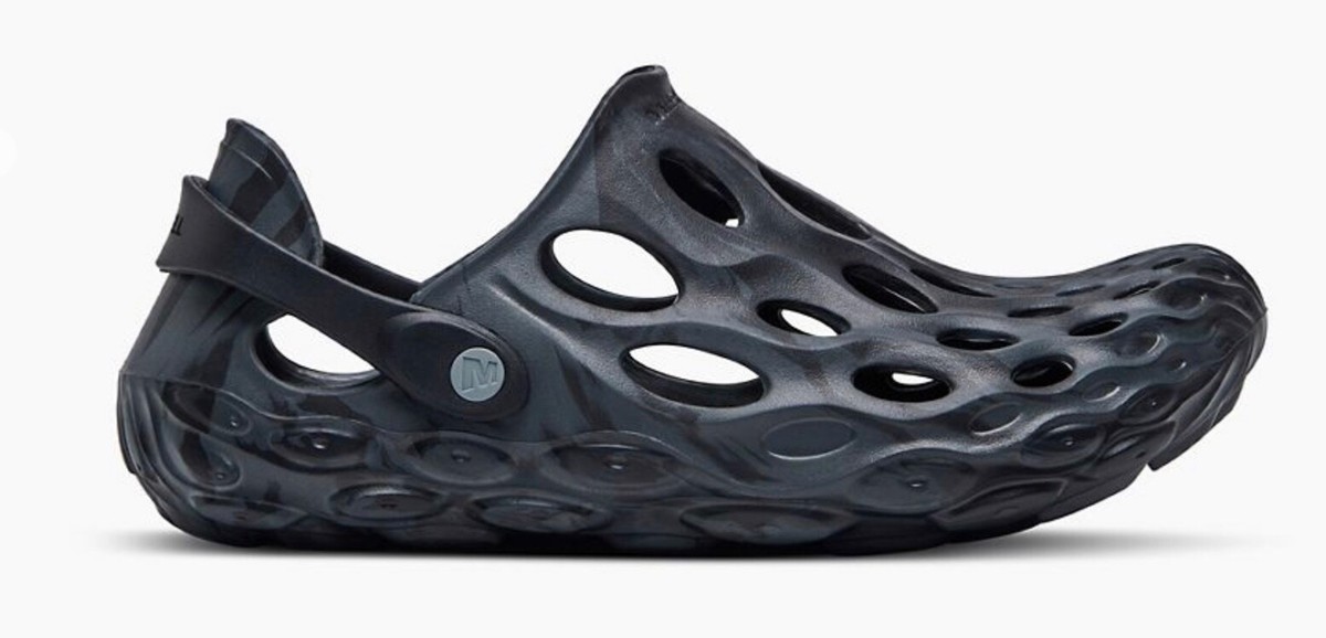 WOMEN’S MERRELL HYDRO MOC IN BLACK SIZE BRAND NEW IN BOX GUARANTEED!