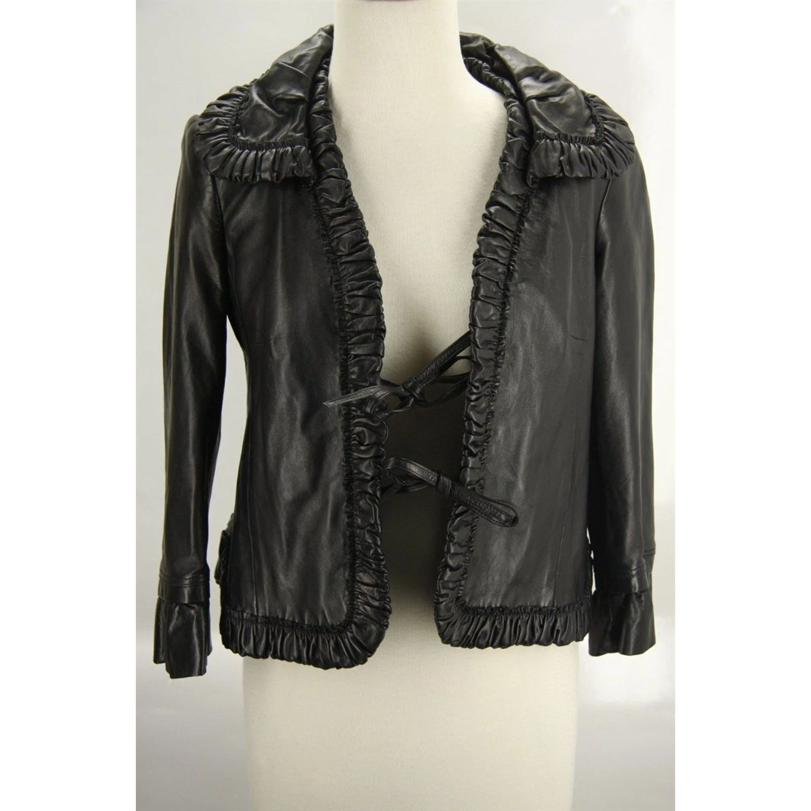 Giacca Valentino pelle nera passerella con volant taglia small $1990 Italia cappotto donna