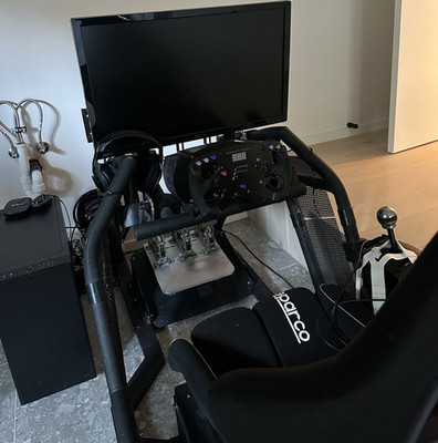 Kompletter Rennsimulator/ Professionelles Racing Setup mit Pedalen, Sitz und VR 