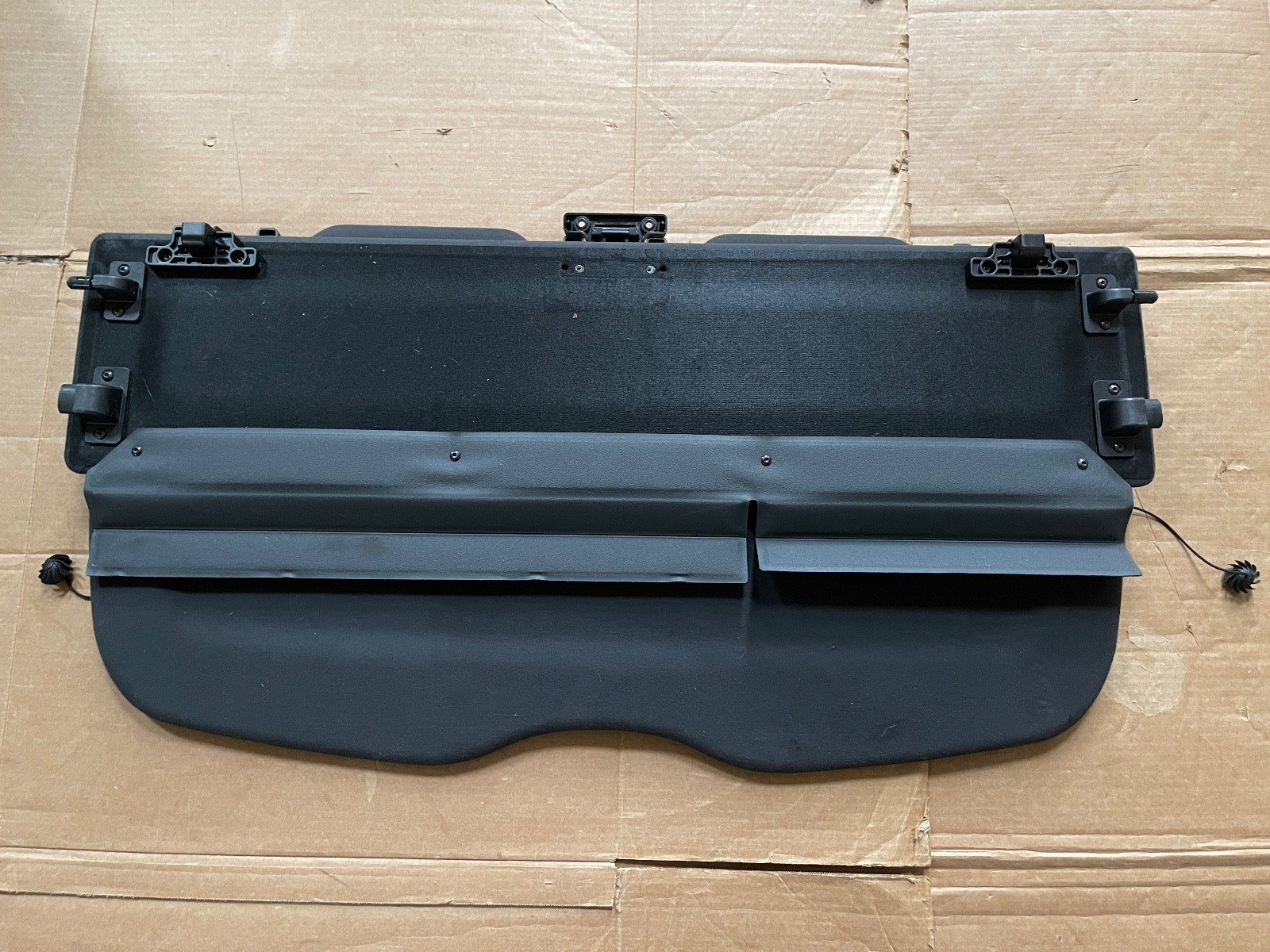 16-24 MASERATI LEVANTE PARCEL SHELF TRUNK PRIVACY CARGO COVER 6701509020 OEM