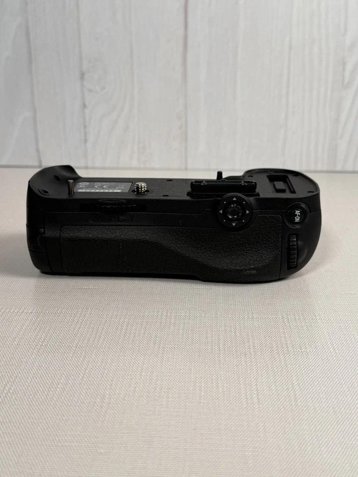Empuñadura de batería Nikon MB-D12 para D800 D800E D810 D810A Foto 3 de 4