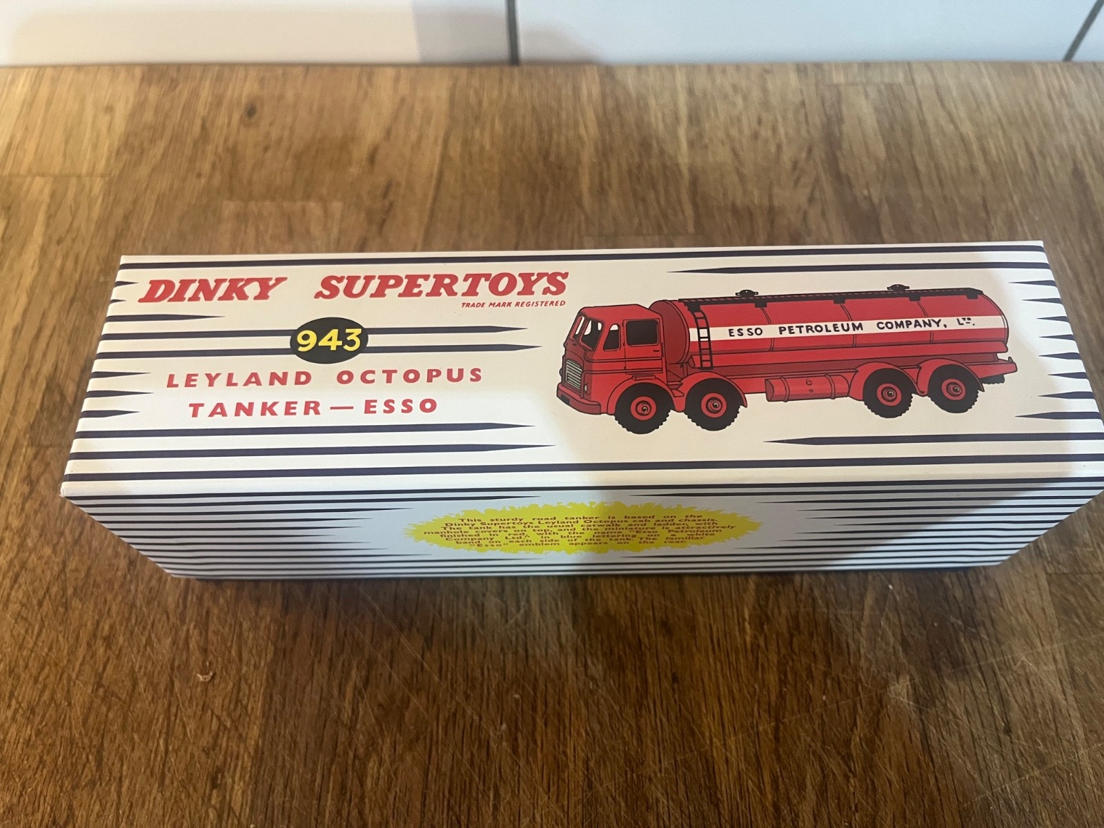 Dinky 943, Leyland Octopus Tanker - Free Price Guide & Review