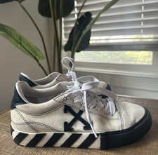 OFF-WHITE c/o Virgil Abloh Low Top Vulcanized Arrows Logo Sneakers Shoes