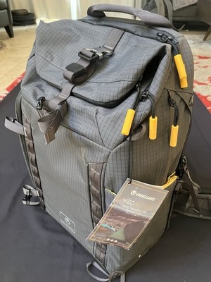 VANGUARD VEO ACTIVE 49 CAMERA BACKPACK  (GRAY) New with Tags