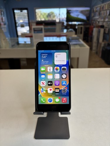 iPhone SE 3rd Gen 64GB Unlocked with Apple care until Nov 2025