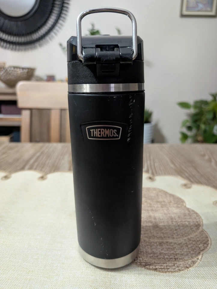 Botella de agua Thermos Icon Series de acero inoxidable con caño - 24 onzas, negra Foto 2 de 4