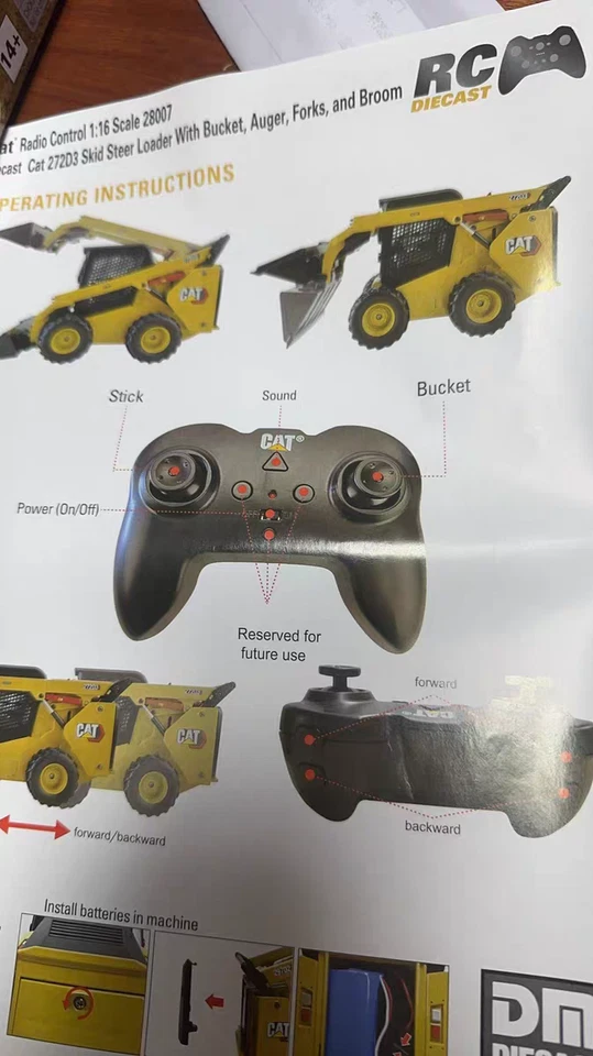 Minicargadora DieCast Masters 28007 1:16 Caterpillar 272D3 modelo diecast RC Foto 3 de 4
