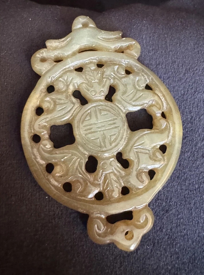 Antiguo colgante redondo chino natural de jade oscuro tallado a mano Foto 2 de 4