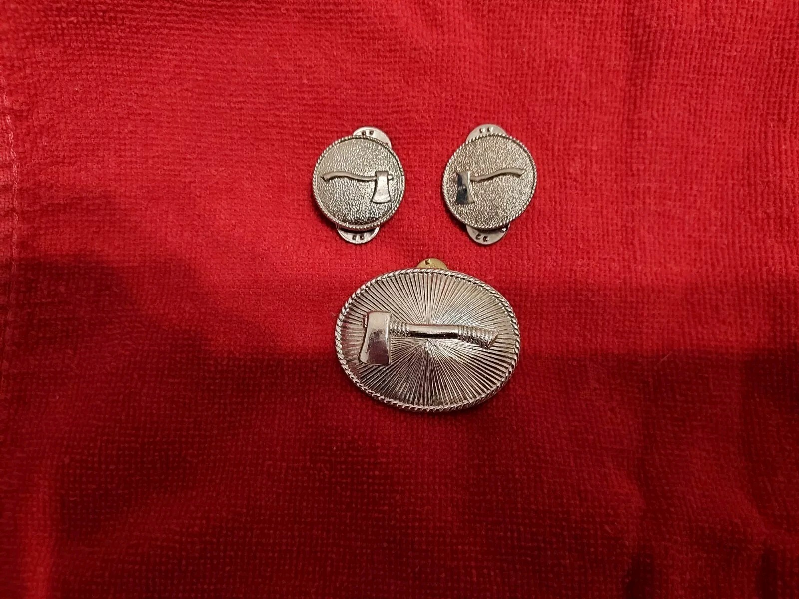 Fire dept. Truck or Ladder Lieutenant  4 Collar Brass &  1 Hat Badge Pin