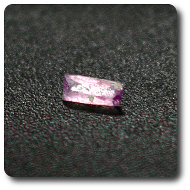 Manganoadamite VS de 0.05 cts du Mexique pour collection de minéraux rares