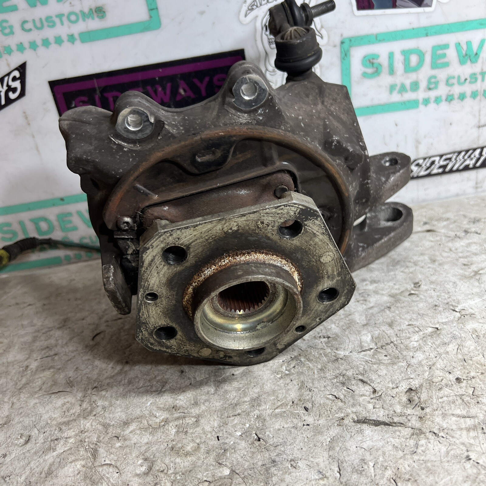 03-08 Maserati Quattroporte Right Rear Suspension Upright Knuckle Spindle M139