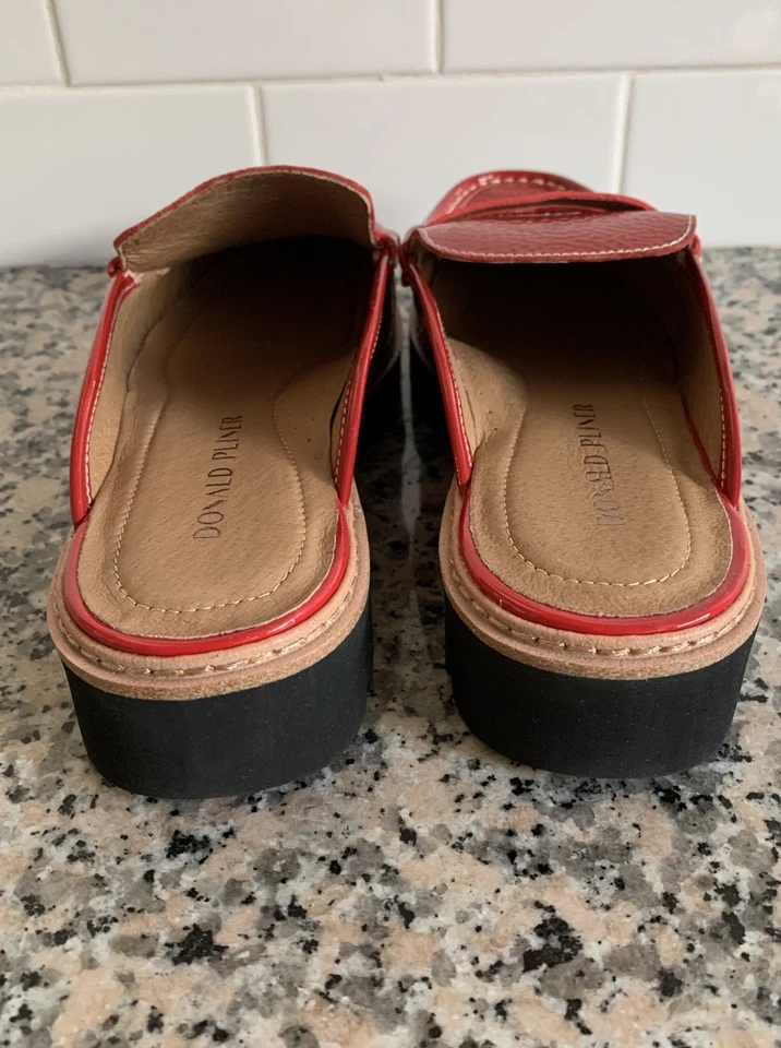 Mocasines sin cordones Donald Pliner para mujer Hillie charol arrugado rojo tomate 8M Foto 4 de 4