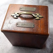 VINTAGE WOODEN BOX ORIGINAL BUNG BOX COMPANY BRASS FITTINGS PLAQUES